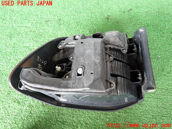2UPJ-31291530]ポルシェ・カイエン ターボ(9PAM4851A)右テールランプ 中古_m0004.jpg