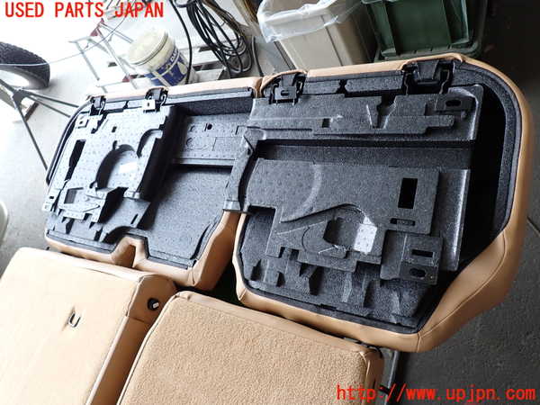 2UPJ-31297385]ポルシェ・カイエン ターボ(9PAM4851A)リアシート 中古_m0005.jpg