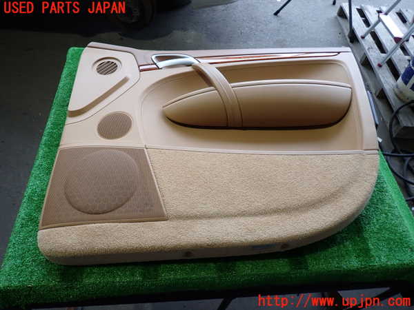 2UPJ-31291234]ポルシェ・カイエン ターボ(9PAM4851A)右前ドア内張り 中古_m0001.jpg
