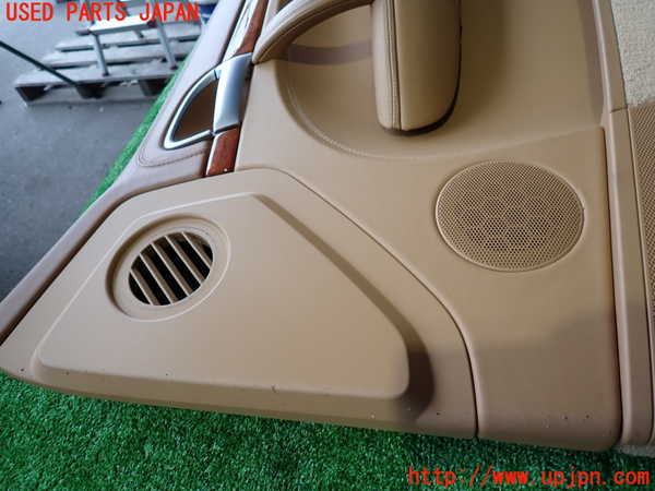 2UPJ-31291234]ポルシェ・カイエン ターボ(9PAM4851A)右前ドア内張り 中古_m0002.jpg