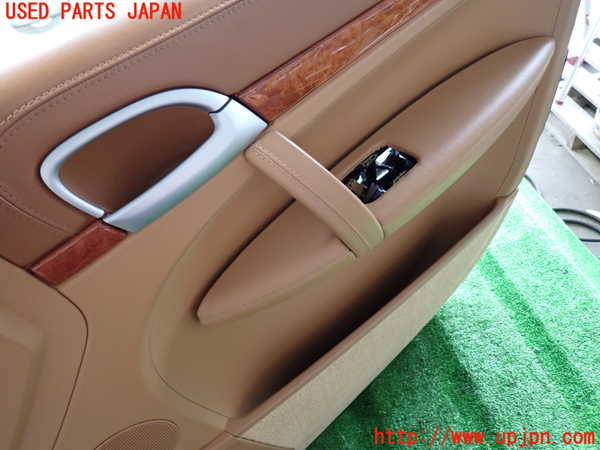 2UPJ-31291234]ポルシェ・カイエン ターボ(9PAM4851A)右前ドア内張り 中古_m0003.jpg