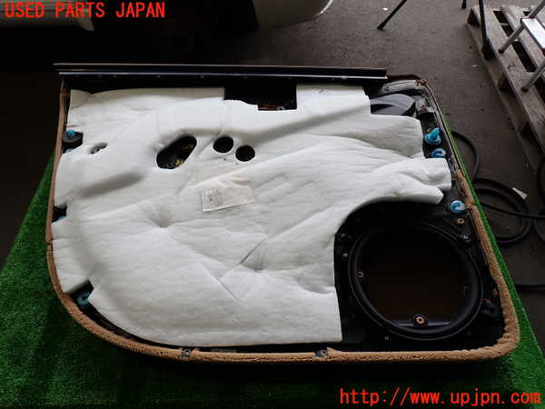 2UPJ-31291234]ポルシェ・カイエン ターボ(9PAM4851A)右前ドア内張り 中古_m0004.jpg