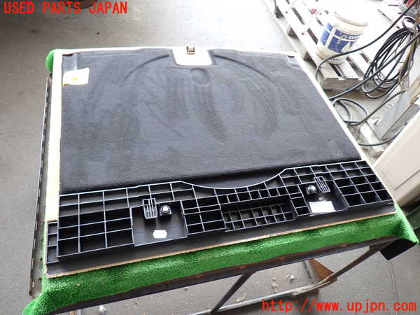 2UPJ-31297771]ポルシェ・カイエン ターボ(9PAM4851A)ラゲッジトレイ1 中古_m0002.jpg