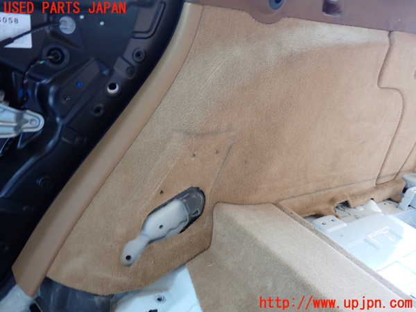 2UPJ-31297675]ポルシェ・カイエン ターボ(9PAM4851A)右リアピラートリム 中古_m0003.jpg