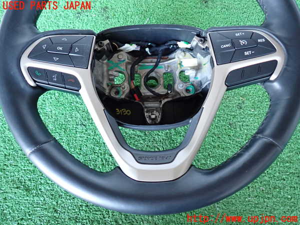 2UPJ-31307855]ジープ・グランドチェロキー(WK36T)ステアリングホイール 中古_m0002.jpg