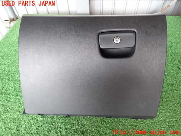 2UPJ-31307516]ジープ・グランドチェロキー(WK36T)グローブボックス1 中古_m0001.jpg