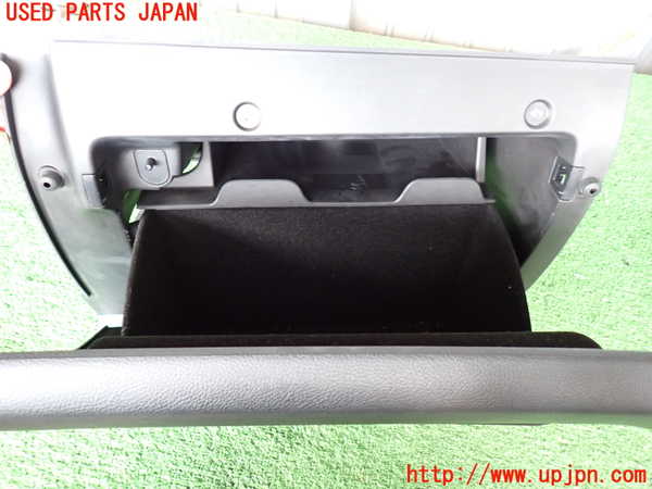 2UPJ-31307516]ジープ・グランドチェロキー(WK36T)グローブボックス1 中古_m0002.jpg