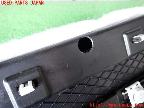 2UPJ-31307516]ジープ・グランドチェロキー(WK36T)グローブボックス1 中古_m0004.jpg