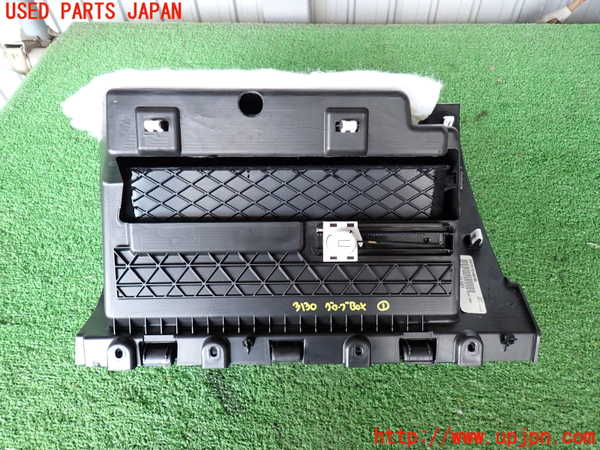 2UPJ-31307516]ジープ・グランドチェロキー(WK36T)グローブボックス1 中古_m0005.jpg