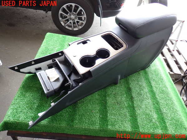 2UPJ-31307540]ジープ・グランドチェロキー(WK36T)センターコンソール 中古_m0001.jpg
