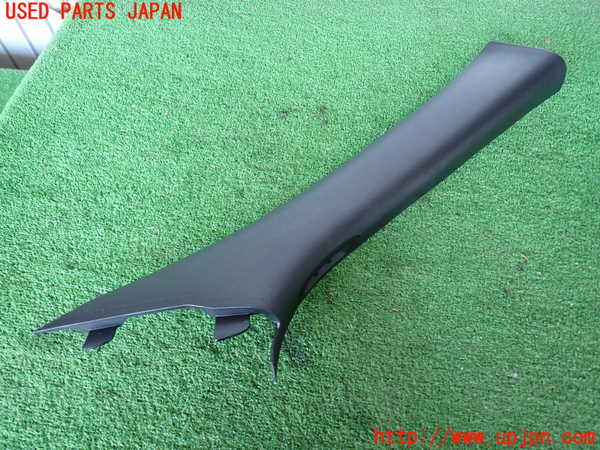 2UPJ-31307655]ジープ・グランドチェロキー(WK36T)右フロントピラートリム 中古_m0001.jpg