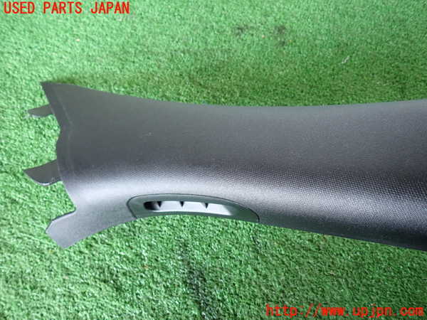 2UPJ-31307655]ジープ・グランドチェロキー(WK36T)右フロントピラートリム 中古_m0003.jpg