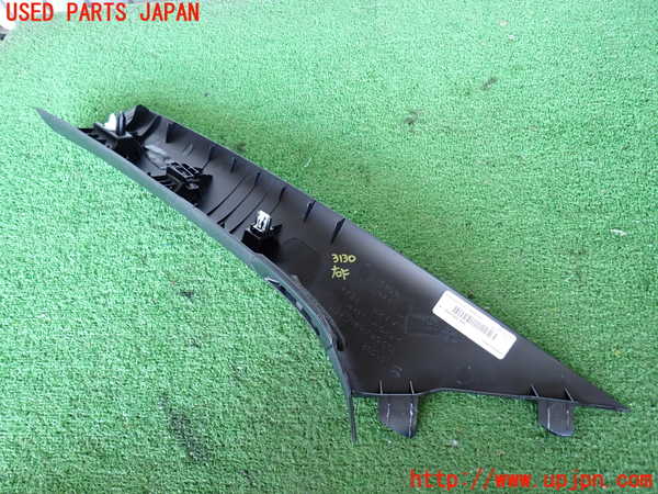 2UPJ-31307655]ジープ・グランドチェロキー(WK36T)右フロントピラートリム 中古_m0004.jpg