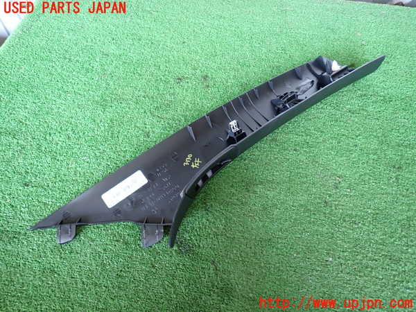 2UPJ-31307660]ジープ・グランドチェロキー(WK36T)左フロントピラートリム 中古_m0004.jpg