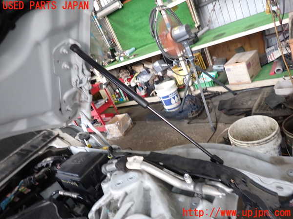 2UPJ-31311068]ジャガー・XE(JA2XC)ボンネットダンパー 中古_m0002.jpg