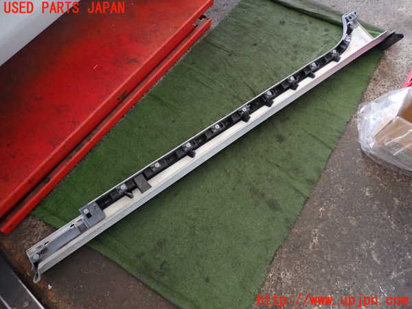 2UPJ-31311390]ジャガー・XE(JA2XC)右サイドステップ 中古_m0004.jpg