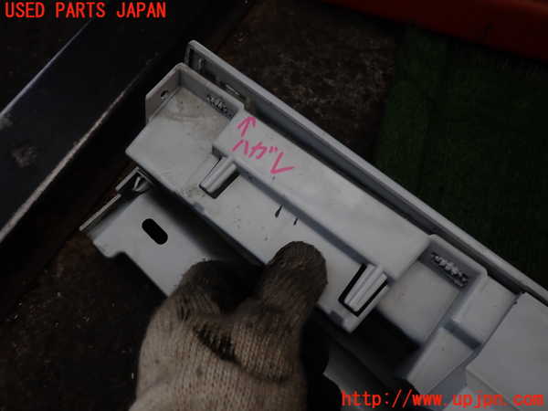 2UPJ-31311390]ジャガー・XE(JA2XC)右サイドステップ 中古_m0005.jpg