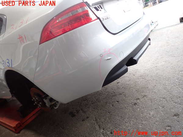 2UPJ-31311610]ジャガー・XE(JA2XC)リアバンパー 中古_m0002.jpg