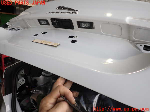 2UPJ-31311500]ジャガー・XE(JA2XC)トランク 中古_m0002.jpg