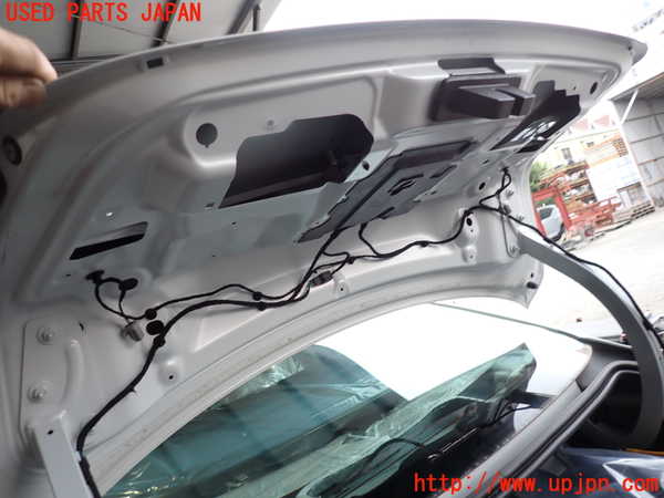 2UPJ-31311500]ジャガー・XE(JA2XC)トランク 中古_m0003.jpg