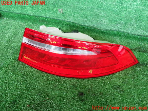 2UPJ-31311530]ジャガー・XE(JA2XC)右テールランプ 中古_m0001.jpg