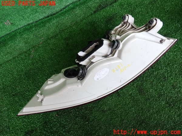 2UPJ-31311530]ジャガー・XE(JA2XC)右テールランプ 中古_m0002.jpg