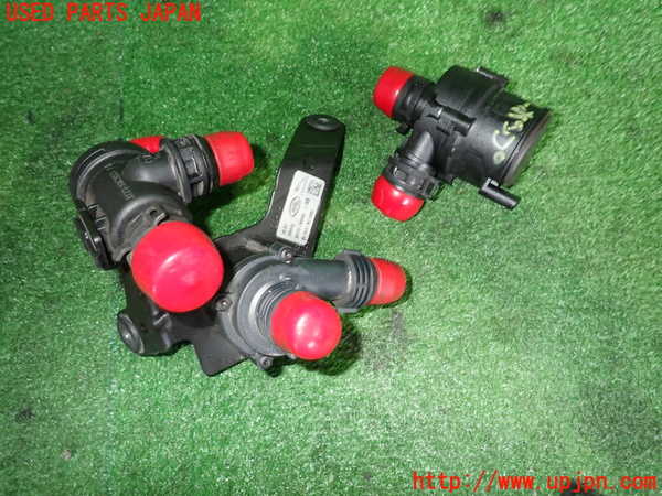 2UPJ-31312110]ジャガー・XE(JA2XC)ウォーターポンプ 中古_m0001.jpg