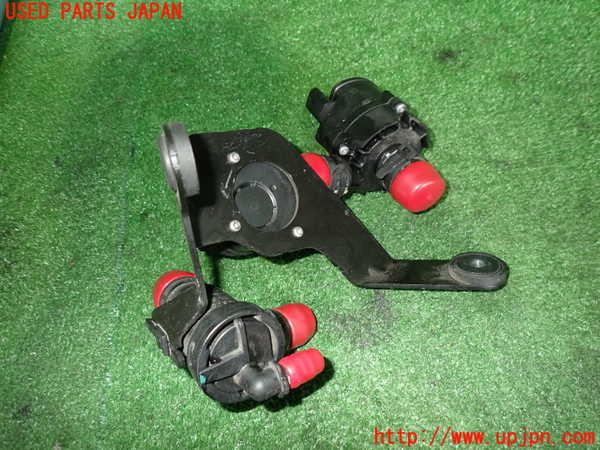 2UPJ-31312110]ジャガー・XE(JA2XC)ウォーターポンプ 中古_m0002.jpg