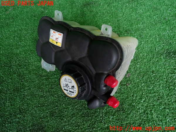 2UPJ-31312410]ジャガー・XE(JA2XC)ラジエータータンク 中古_m0001.jpg