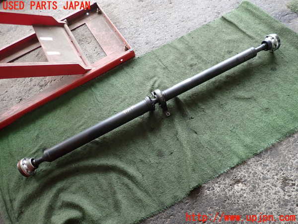 2UPJ-31313410]ジャガー・XE(JA2XC)リアプロペラシャフト 中古_m0001.jpg