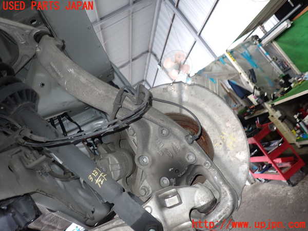 2UPJ-31314295]ジャガー・XE(JA2XC)左フロントナックルハブ 中古_m0001.jpg