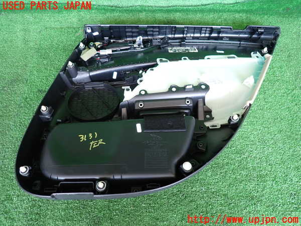2UPJ-31311324]ジャガー・XE(JA2XC)左後ドア内張り 中古_m0003.jpg
