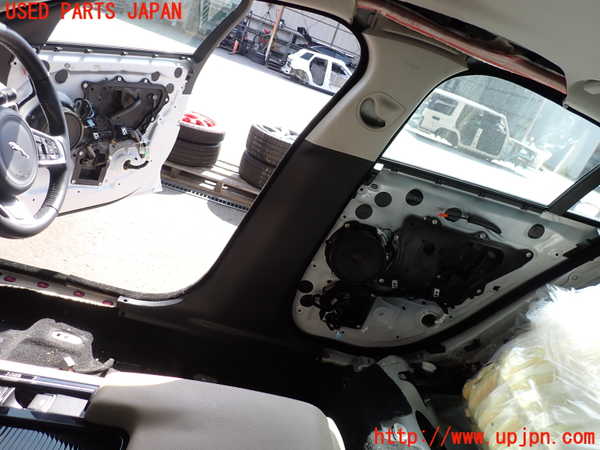 2UPJ-31317665]ジャガー・XE(JA2XC)右センターピラートリム 中古_m0001.jpg