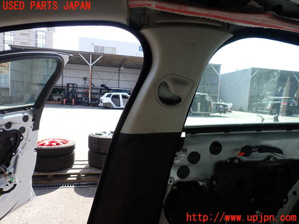 2UPJ-31317665]ジャガー・XE(JA2XC)右センターピラートリム 中古_m0002.jpg