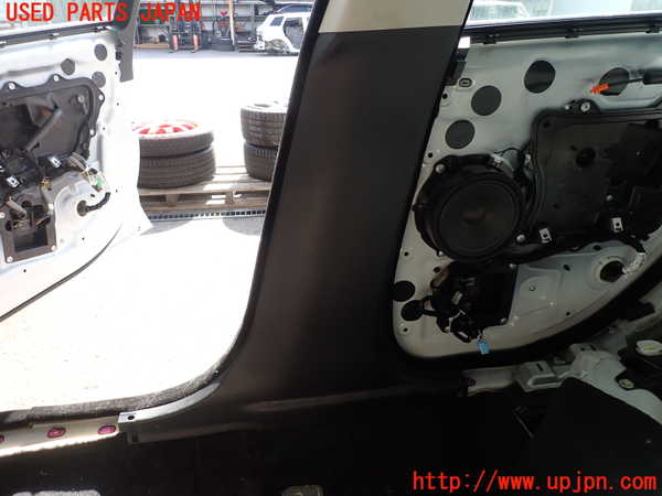 2UPJ-31317665]ジャガー・XE(JA2XC)右センターピラートリム 中古_m0003.jpg