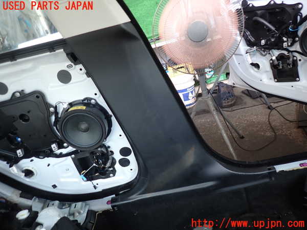 2UPJ-31317670]ジャガー・XE(JA2XC)左センターピラートリム 中古_m0003.jpg