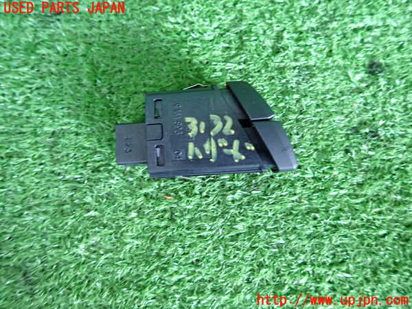 2UPJ-31326290]BMW アクティブハイブリッド5(AH5)(FZ35)(F10)ハザードスイッチ 中古_m0002.jpg
