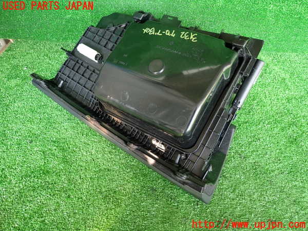 2UPJ-31327516]BMW アクティブハイブリッド5(AH5)(FZ35)(F10)グローブボックス1 中古_m0002.jpg