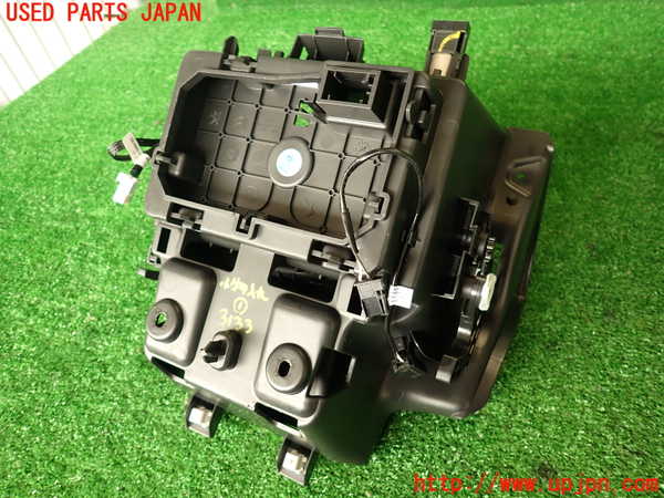 2UPJ-31337841]DSオートモビルズ ・DS 7(DS7 クロスバック)(X745G06)小物入れ1 中古_m0004.jpg