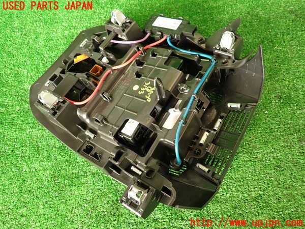 2UPJ-31336411]DSオートモビルズ ・DS 7(DS7 クロスバック)(X745G06)ルームランプ1 (真中 1列目) 中古_m0004.jpg