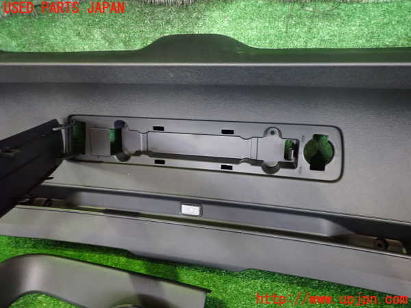 2UPJ-31341578]ボルボ・EX40(XC40 リチャージ)(XE400RXCE)バックドア内張り 中古_m0002.jpg