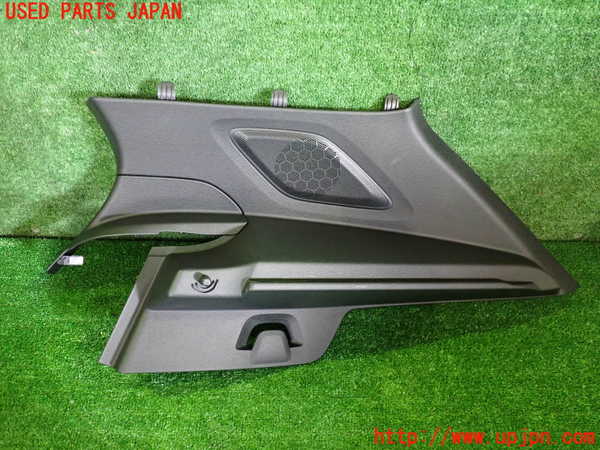 2UPJ-31347675]ボルボ・EX40(XC40 リチャージ)(XE400RXCE)右リアピラートリム 中古_m0001.jpg