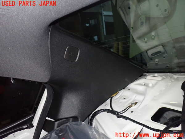 2UPJ-31357675]WRX STI(VAB)右リアピラートリム 中古_m0001.jpg