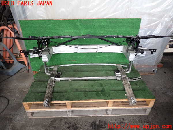 2UPJ-31371041]BMW 218d アクティブツアラー(2C20)コアサポート 中古 F45_m0003.jpg