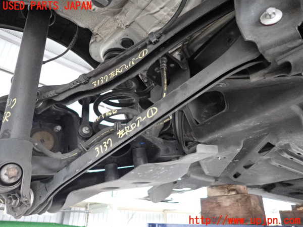 2UPJ-31375226]BMW 218d アクティブツアラー(2C20)左リアロアアーム1 中古 F45_m0001.jpg