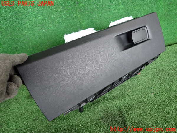 2UPJ-31377516]BMW 218d アクティブツアラー(2C20)グローブボックス1 中古 F45_m0001.jpg