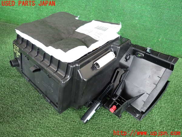 2UPJ-31377516]BMW 218d アクティブツアラー(2C20)グローブボックス1 中古 F45_m0003.jpg