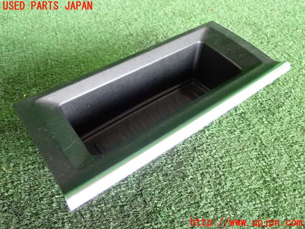 2UPJ-31377841]BMW 218d アクティブツアラー(2C20)小物入れ1 中古 F45_m0001.jpg