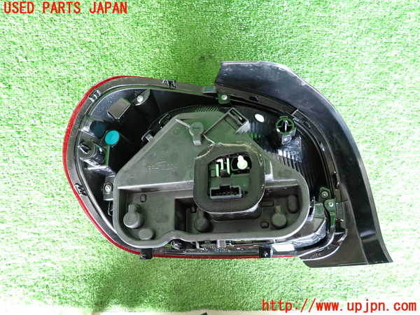 2UPJ-31381530]シトロエン・C3(B6HN05)右テールランプ 中古_m0002.jpg