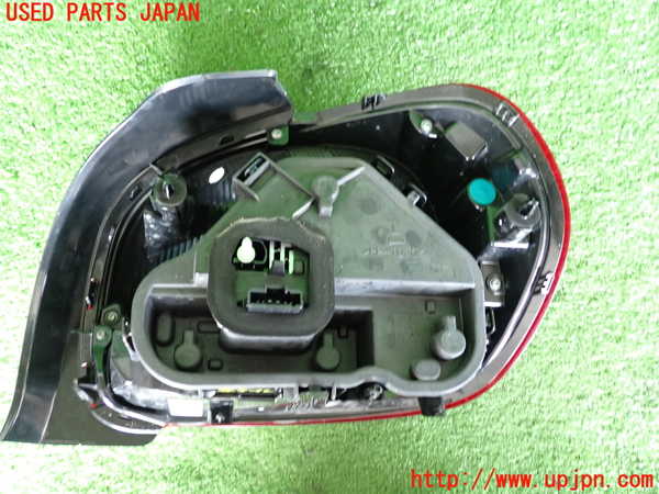 2UPJ-31381536]シトロエン・C3(B6HN05)左テールランプ 中古_m0002.jpg